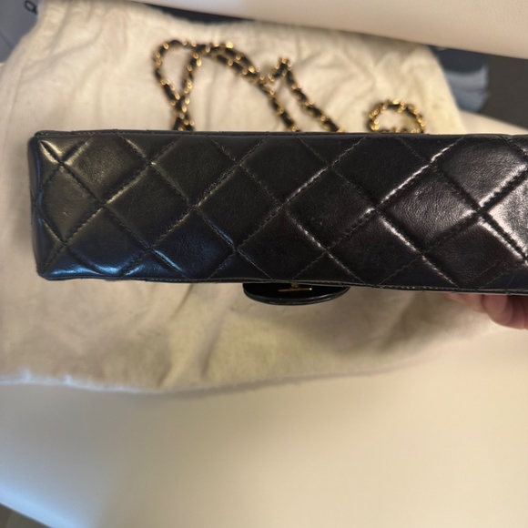Had to relist buyer remorse-Vintage 1980’s Classic Chanel in good condition - Picture 9 of 9